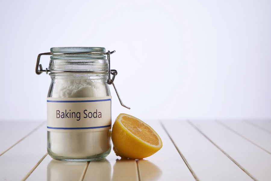 Can-Lemon-and-Baking-Soda-Clean-Grease